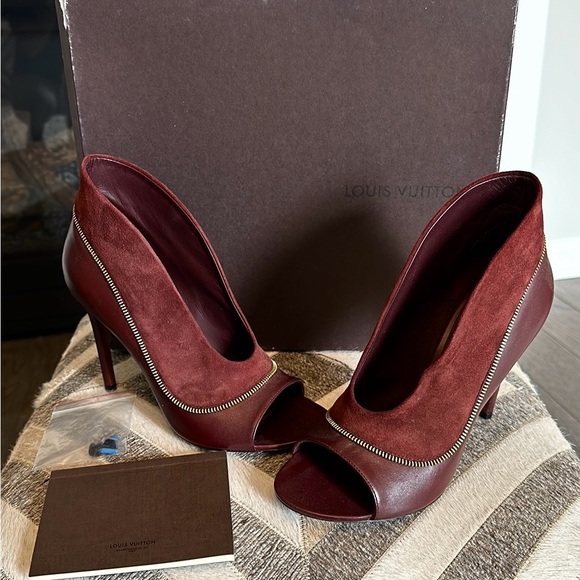 Authentic Louis Vuitton Perfecto Sandal - Picture 1 of 10